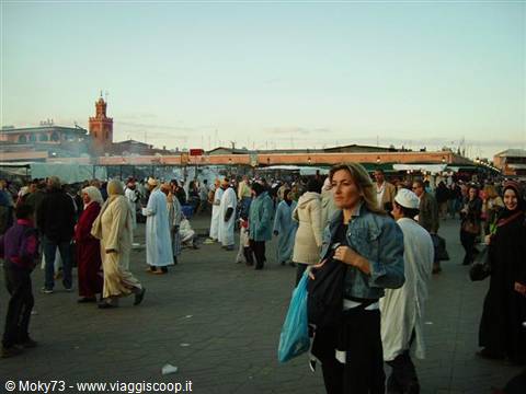Crowds and tourists filling Jemaa el-Fna square in Marrakech at dusk