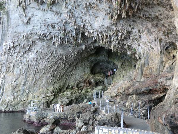 Zinzolusa Cave