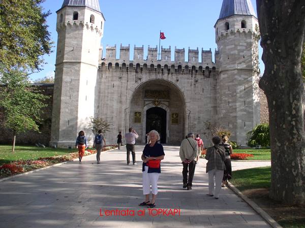 Tourists in front of the Gate of Salutation at Topkapi Palace, Istanbul