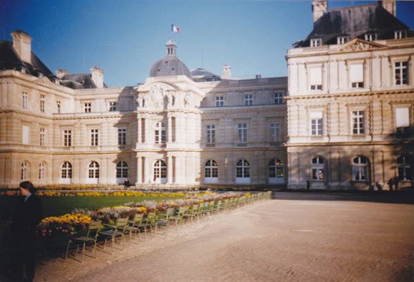 PARIS - Senate