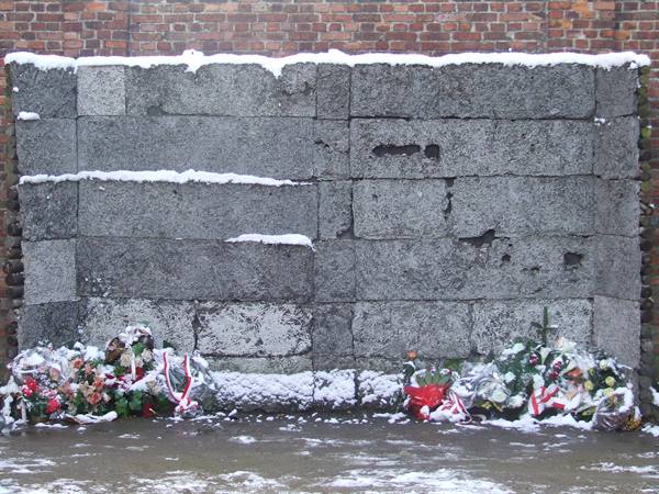 AUSCHWITZ