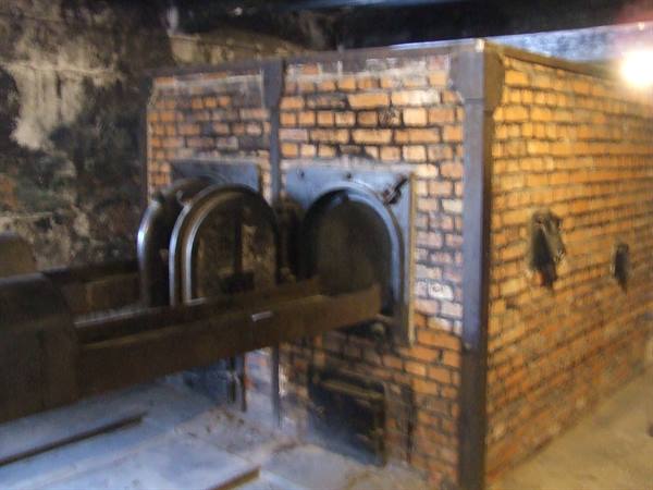 AUSCHWITZ