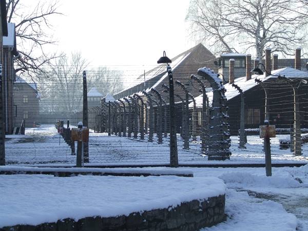 AUSCHWITZ