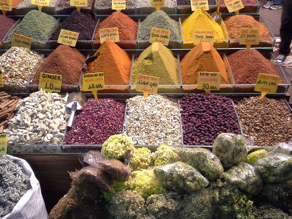 ISTANBUL - Colours at the Egyptian Bazaar