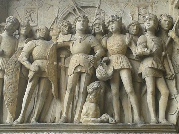 NAPLES - Maschio Angioino : detail of the Portal