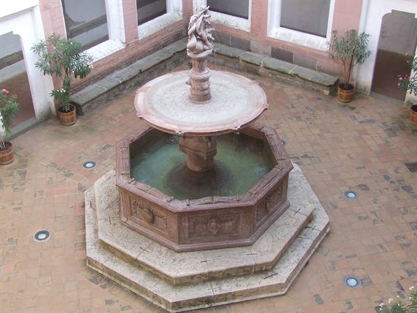 VISEGRAD - Fountain in the Royal Palace