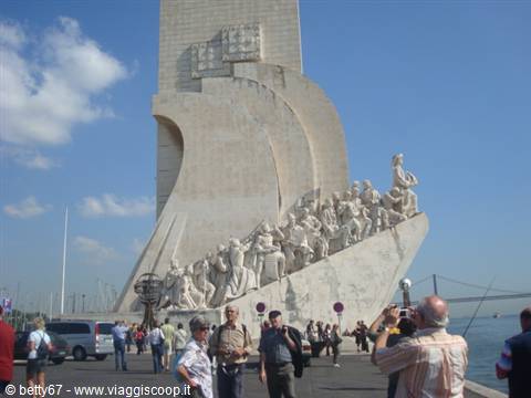 lisbon monument to the explorer 