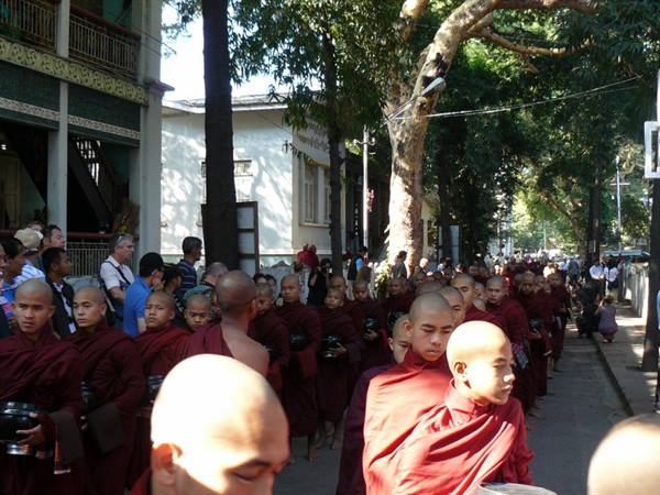 Amarapura, monks' lunch
