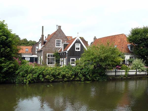 By bike between Edam, Volendam and Marken