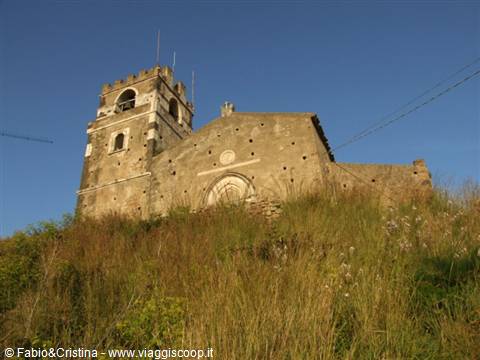 Calatabiano - Church of the Holy Crucifix (1484) - view from below