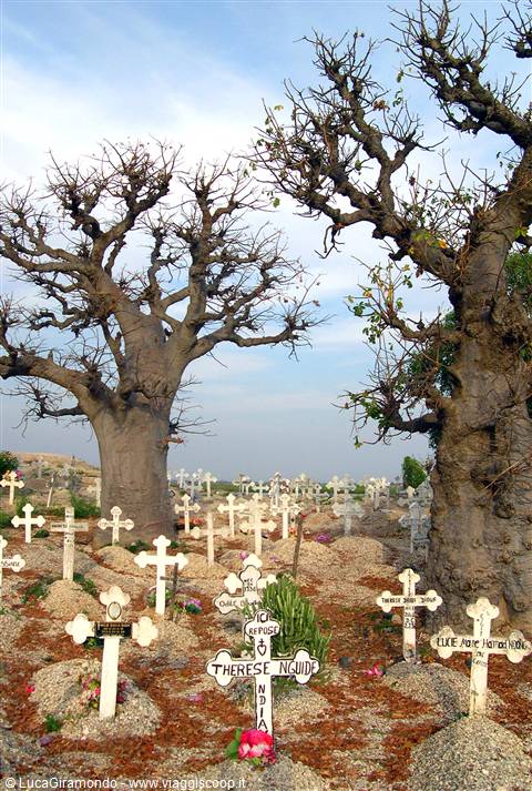 Fadiout - Cemetery
