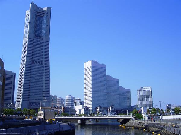 Yokohama tower...290m!