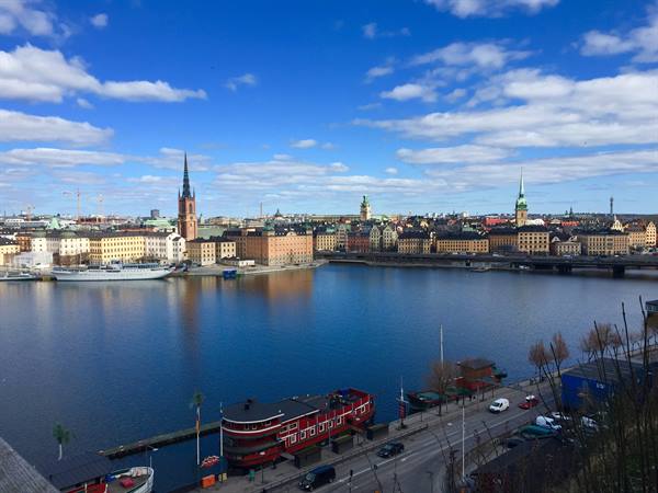 Stockholm: Riddarholmen and Riddarholmskyrkan church by the blue water