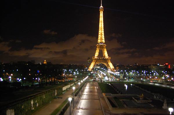 The Eiffel Tower illuminated at night seen from Jardins du Trocadéro