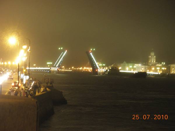 St Petersburg - bridge opening