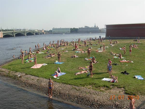 St Petersburg - Peter and Paul fortress, everyone sunbathing!