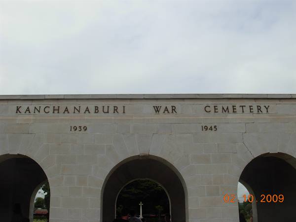 Kanchanaburi - war cemetery