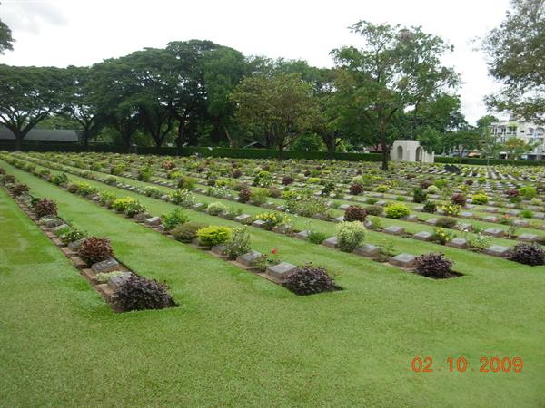 Kanchanaburi - war cemetery