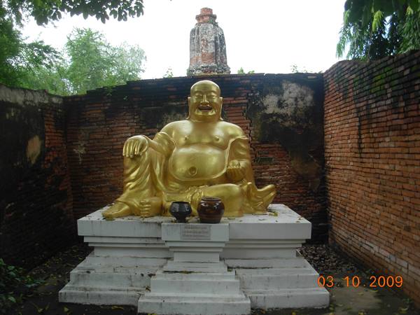 Ayutthaya - chubby Buddha