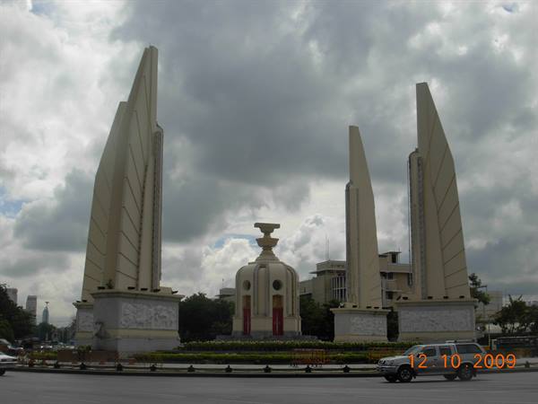 Bangkok - democracy monument
