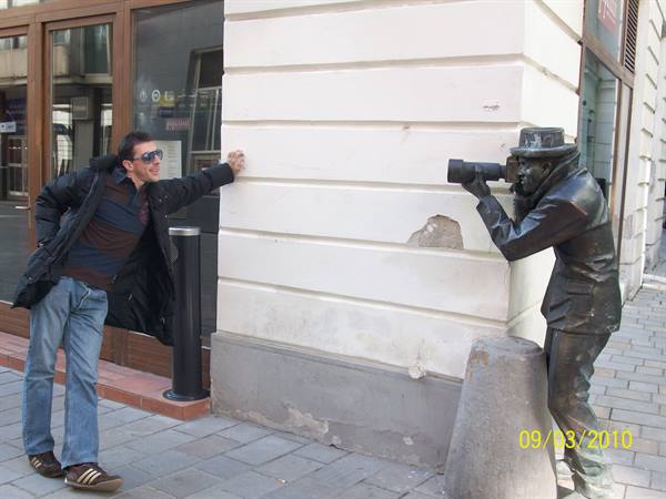 Bratislava - paparazzi statue