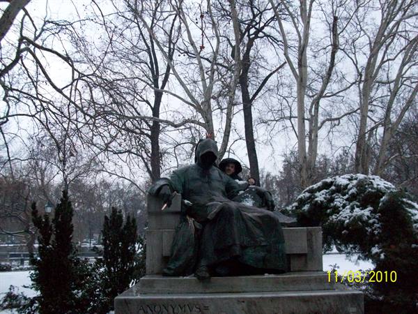 Budapest - Anonymous statue