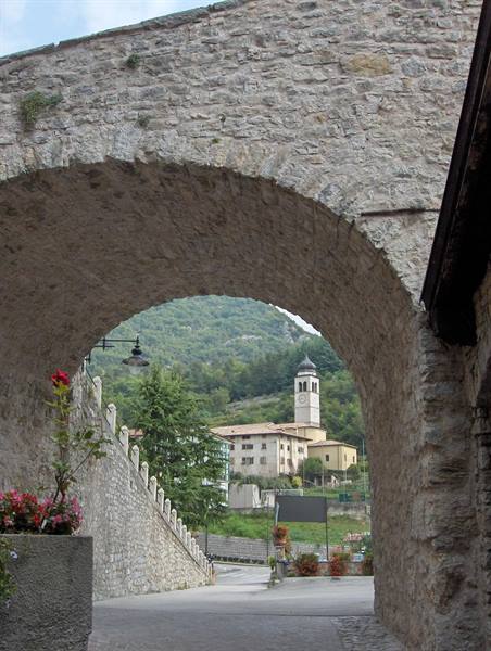 Tenno (same street below the castle)