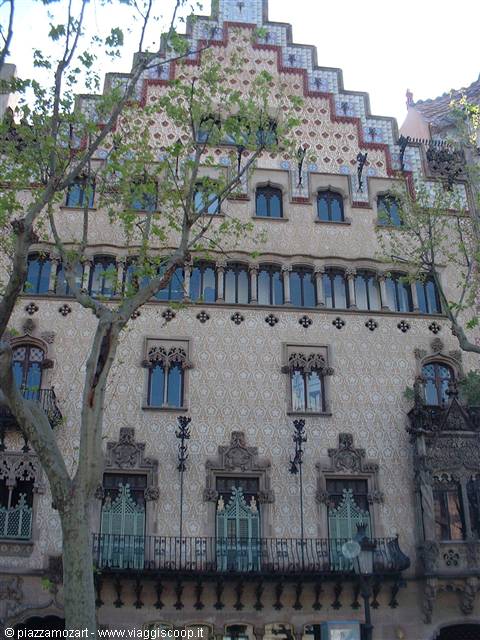 Casa Amatller in Barcelona: modernist facade with mosaics, wrought-iron balconies and tree