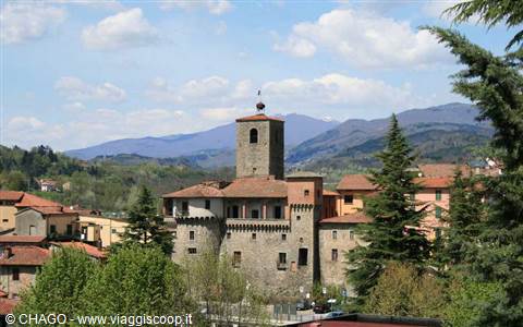 Rocca Ariostesca in Castelnuovo di Garfagnana: stone tower among rooftops and green hills
