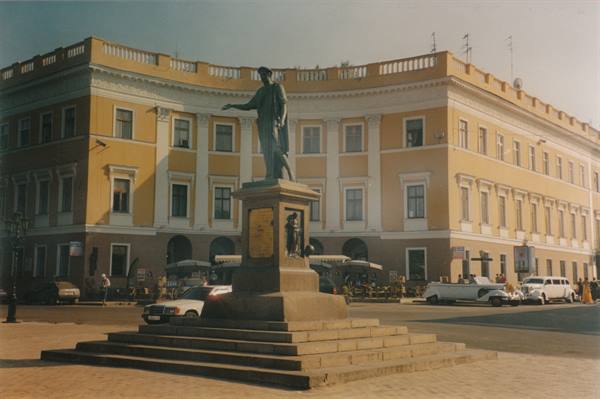 Bronze statue of Duke de Richelieu on Odessa square