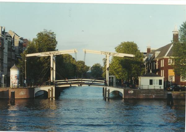 Skinny bridge