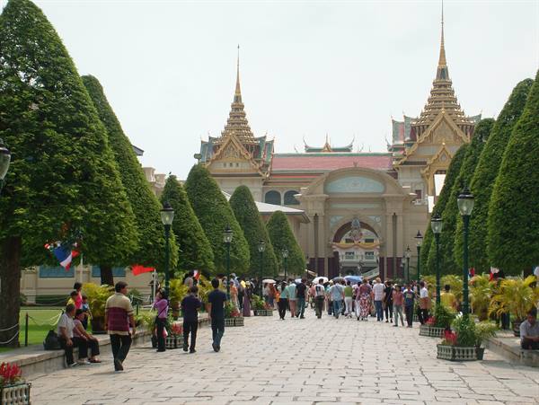 entrance to the Wat
