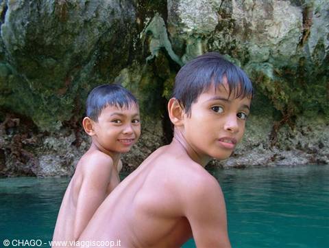 friendly Filipino kids