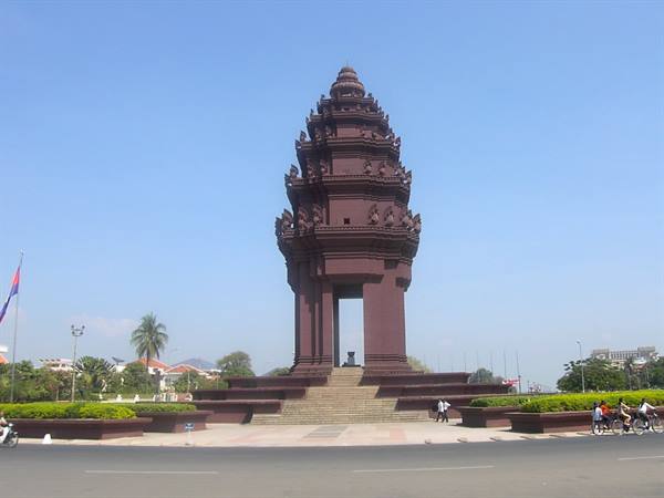 independence monument in Phnom Penh
