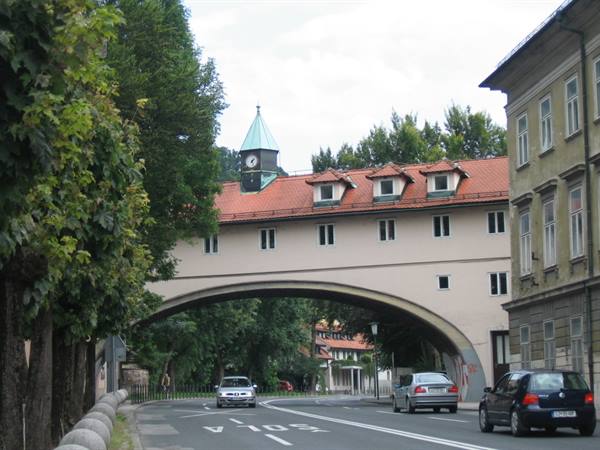 characteristic bridge-house