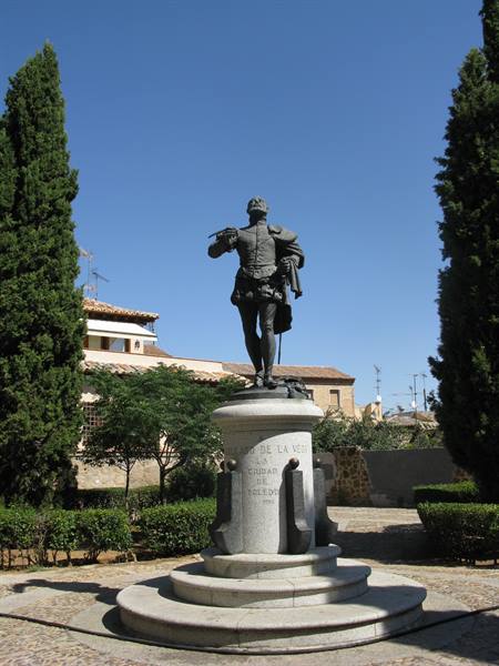 monument to De la Vega