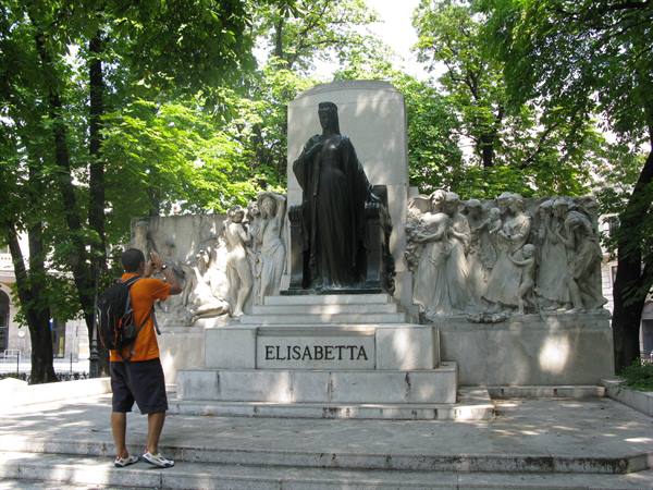 Monument to Sissi