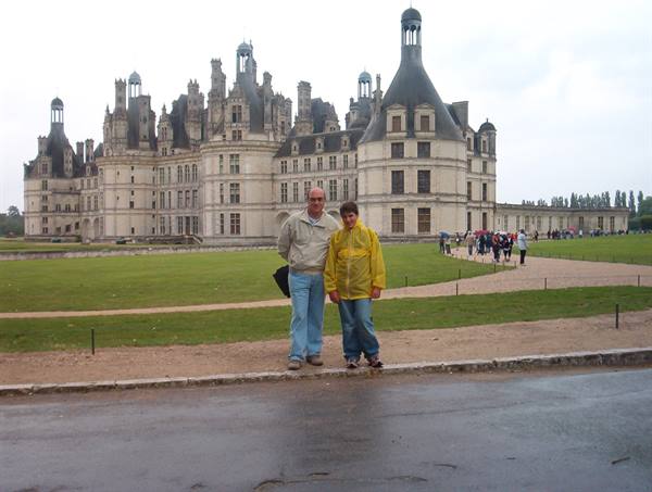 salvatore and stefano in front of chambord castle