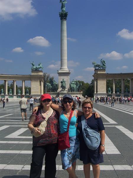 HEROES' SQUARE