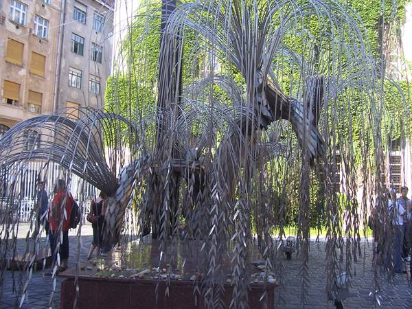 MONUMENT TO THE DEPORTED JEWS