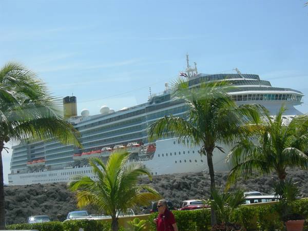 Costa Mediterranea a Philipsburg