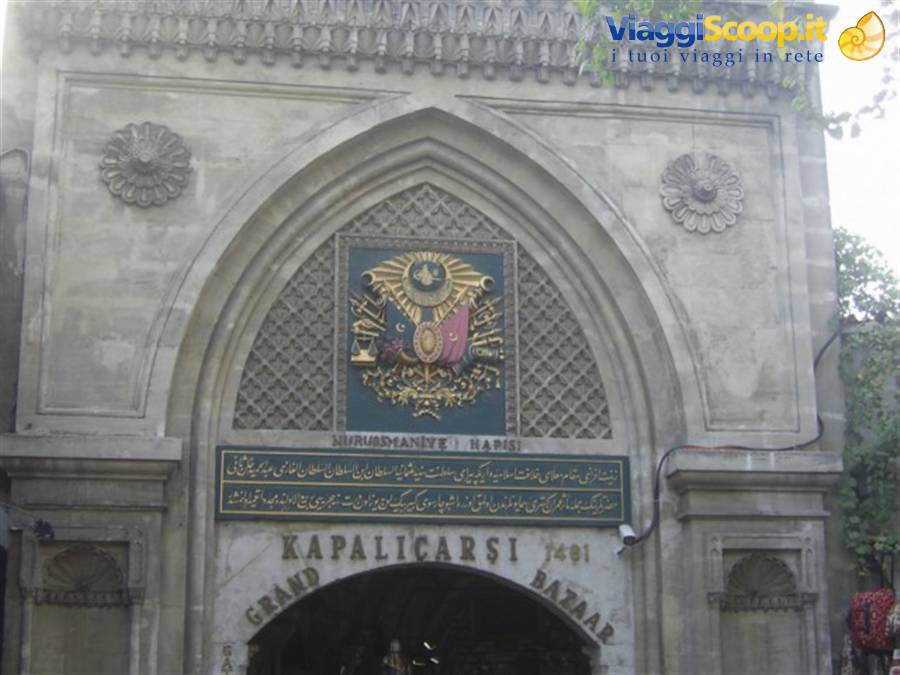 Stone entrance of Istanbul's Kapalıçarşı, pointed arch with Ottoman crest and inscriptions