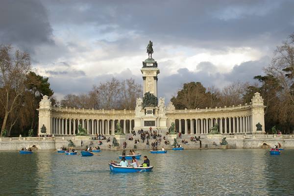 Rowboats on the pond before the Alfonso XII monument, Retiro Park