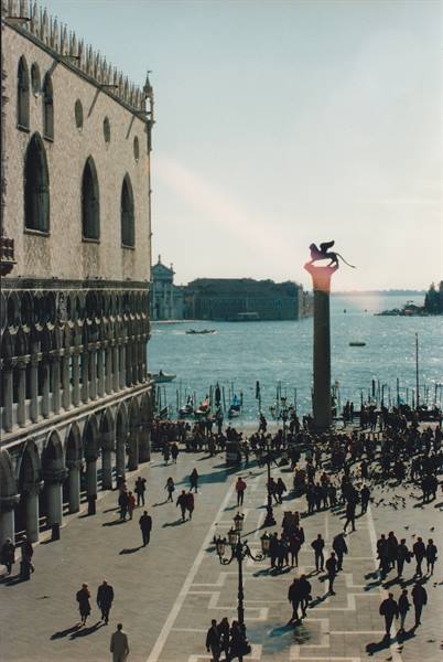 Doge's Palace and the lion column, crowds on the Piazzetta