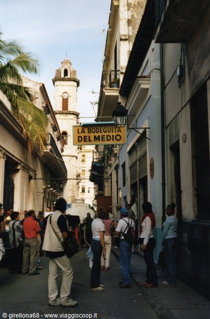 Tourists under the La Bodeguita del Medio sign, Havana