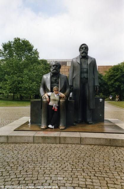 Tourist sitting beside the Marx and Engels statue, Berlin