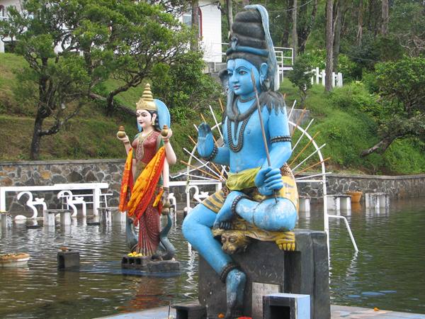 Blue Shiva and Parvati statues standing in Gregory Lake waters