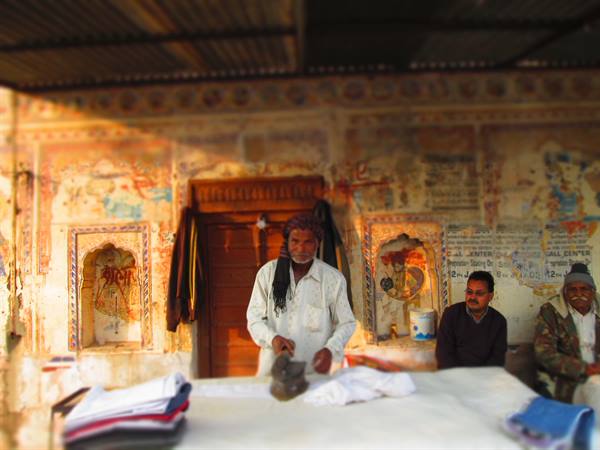 Mandawa, along the road