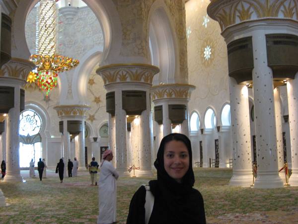 inside the mosque of Abu Dhabi