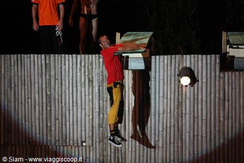 12/12/08 Phuket Stunt Show Divers' sketch